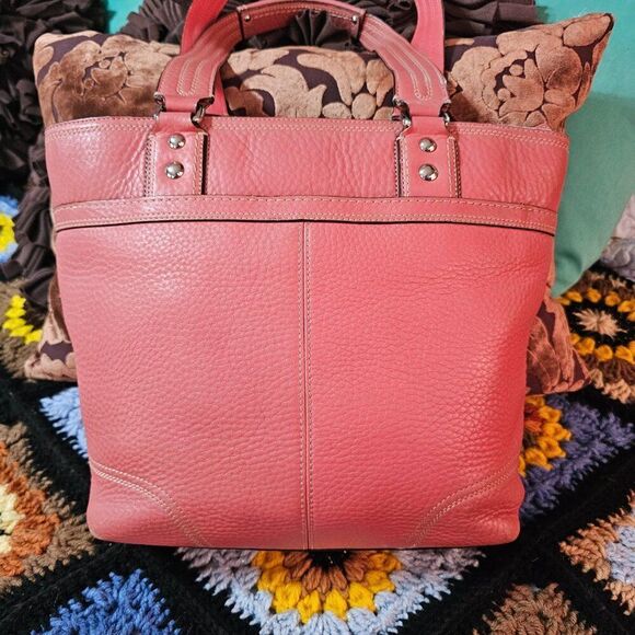 2009 Coach Y2K Hamptons Shoulder Bag in Thick Salmon Pink Pebbled Leather - Picture 5 of 11